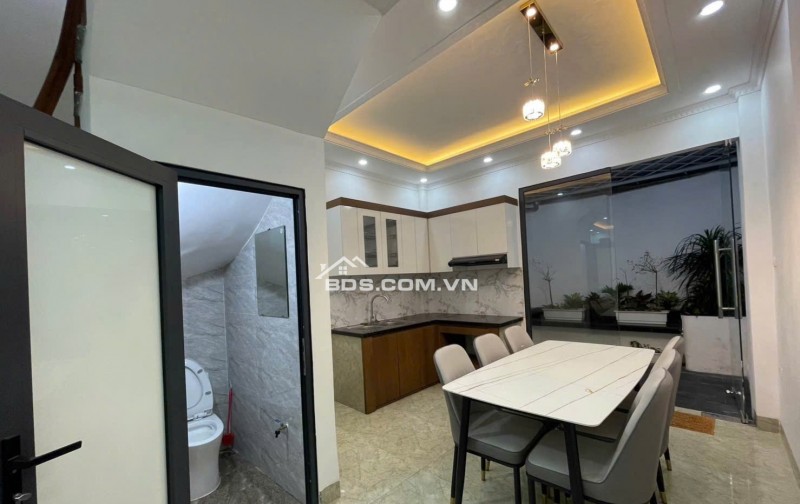 Bán Nhà Hoa Lâm, Việt Hưng Long Biên, 56m2  x 5 tầng, ô tô đỗ cửa, dưới 8,3 tỷ